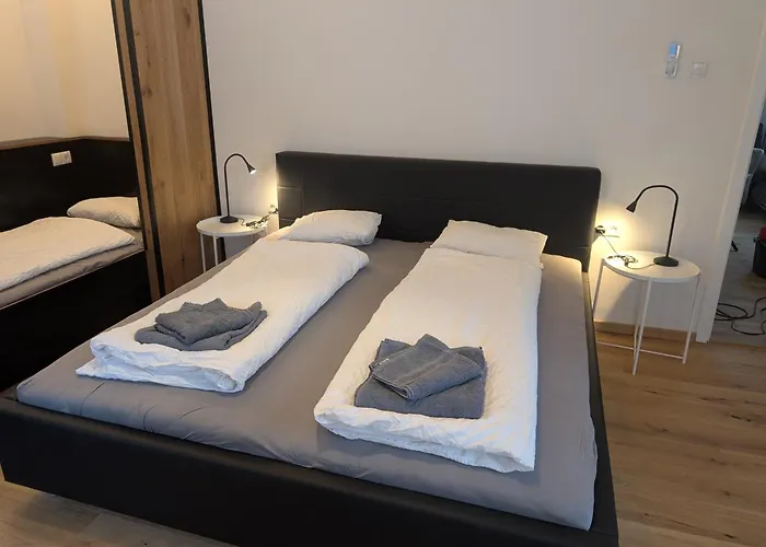 Flataid Apartmenthaus דירה טישן